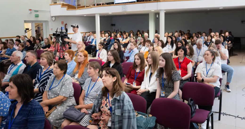 ADRA Україна представила освітні проєкти на конгресі вчителів у Бучі