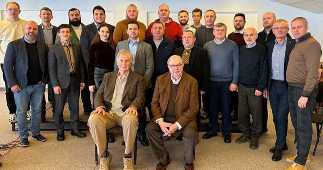 Команда з вирішення конфліктів відвідала Україну, щоб підтримати пасторів