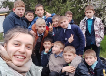 Волонтери з табору «Your camp» відвідують дітей сиріт на Миколаївщині