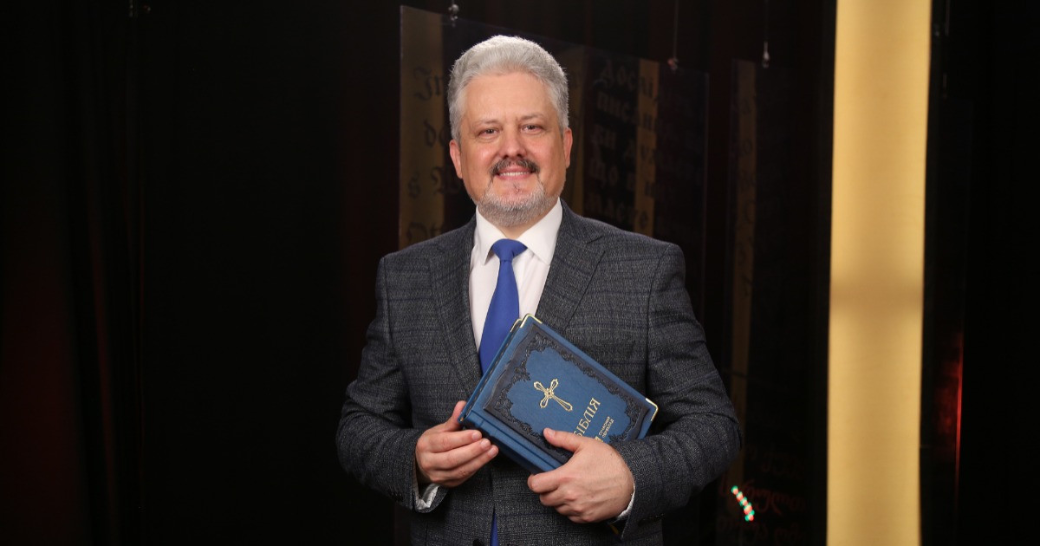 У теологічному інституті навчання припинилося лише на тиждень, після чого було відновлено в режимі онлайн
