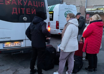Суспільне: Благодійний фонд “ADRA Україна” евакуював 35 жителів Херсонщини до безпечніших регіонів