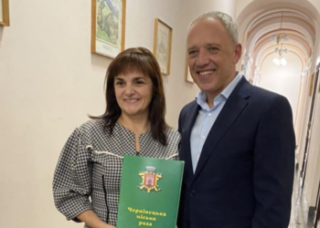 Гімназія «Соломон» отримала грамоту до Дня вчителя від мера Чернівців