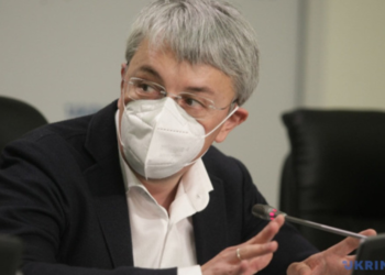 Ткаченко закликає ходити в церкву і кіно, але не забувати про карантин