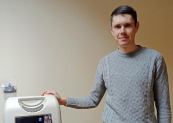 Пастор Роман Шуляк з Тячева, що на Закарпатті, просить допомогти пожертвами на збір коштів для закупівлі кисневих концентраторів з подвійним потоком