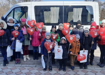 Слідопити Кам’янки-Дніпровської привітали жителів міста зі святом