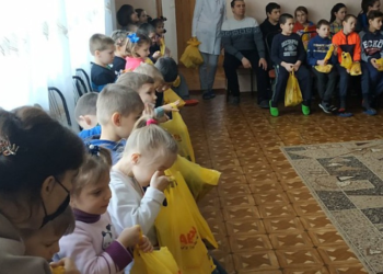 Діти з реабілітаційного центру отримали подарунки від адвентистів Оріхова