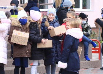 Діти дітям. Вінницькі школярі відправляють подарунки на Схід
