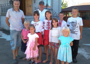 5-ох дітей з Гуляйки , що на Тальнівщині обдаровують теплом, любов’ю та турботою небайдужі люди