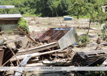 Волонтери допомагають долати наслідки від негоди на Буковині