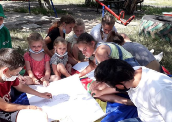 Нещодавно провели заняття з арт-терапії з дітками в Авдіївці