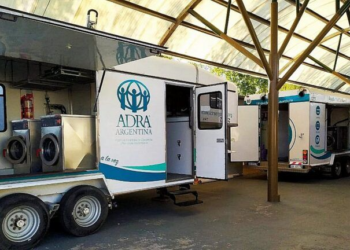 Адвентисти сьомого дня в Аргентині розгорнули мобільну пральню для жертв COVID-19