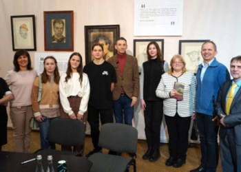Студенти Українського гуманітарного інституту взяли участь у організації виставки «Пророцтво» письменника Дмитра Павличка