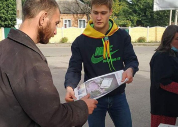 Церква в Жовтих Водах роздає людям духовний хліб