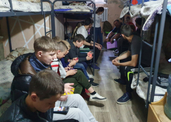 Чи потрібні вам два великі газові котли для української школи?