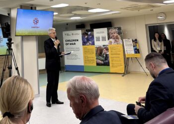 Після реабілітації дівчинка заговорила знову. Партнери ADRA Україна збирають кошти для дітей, постраждалих від війни